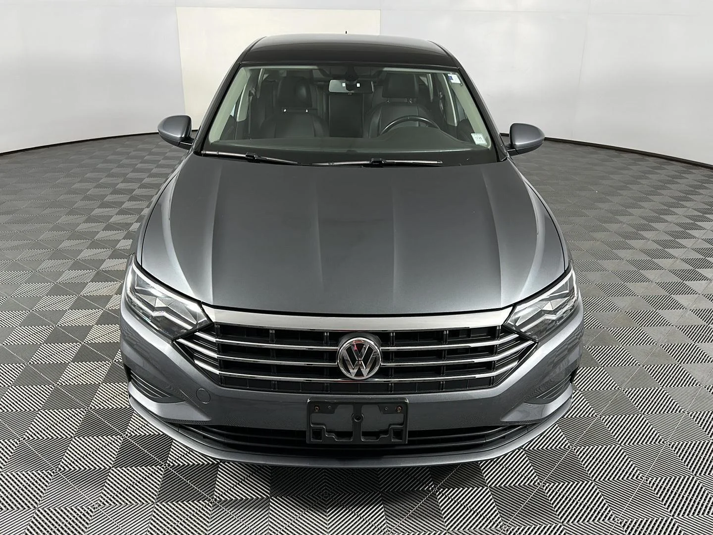 Used 2019 Platinum Gray Metallic Volkswagen SE image 2