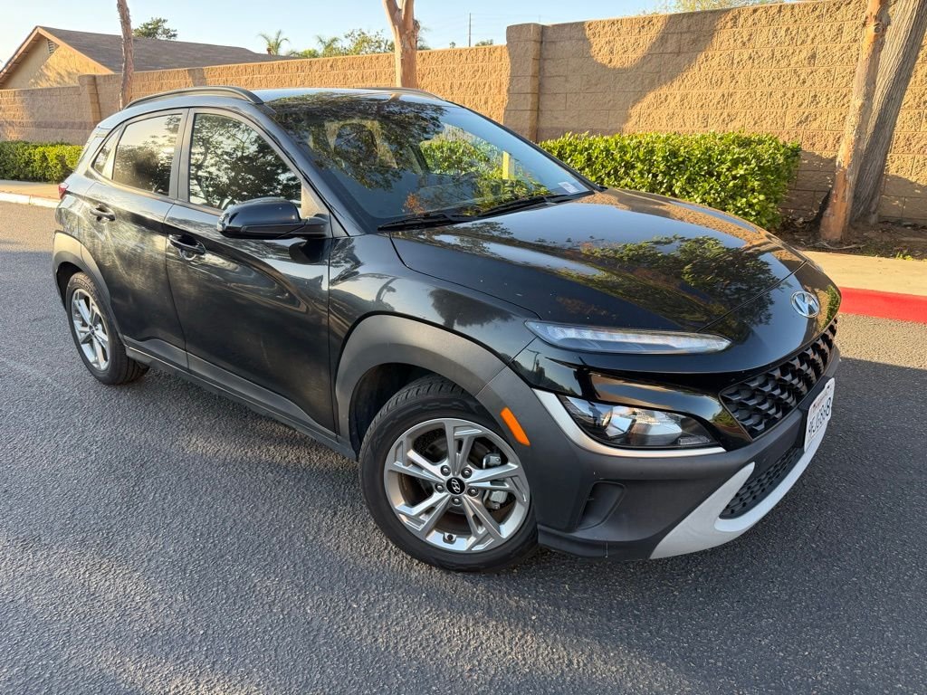 Used 2023 Black Hyundai SEL image 1