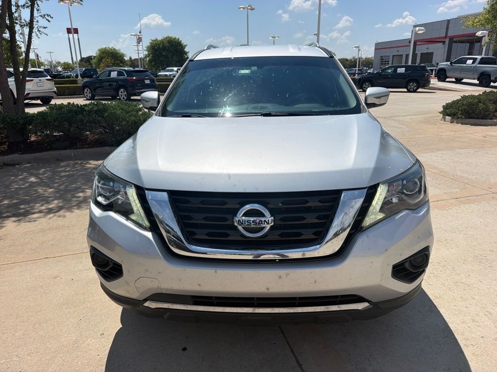 Used 2019 Silver Nissan S image 2