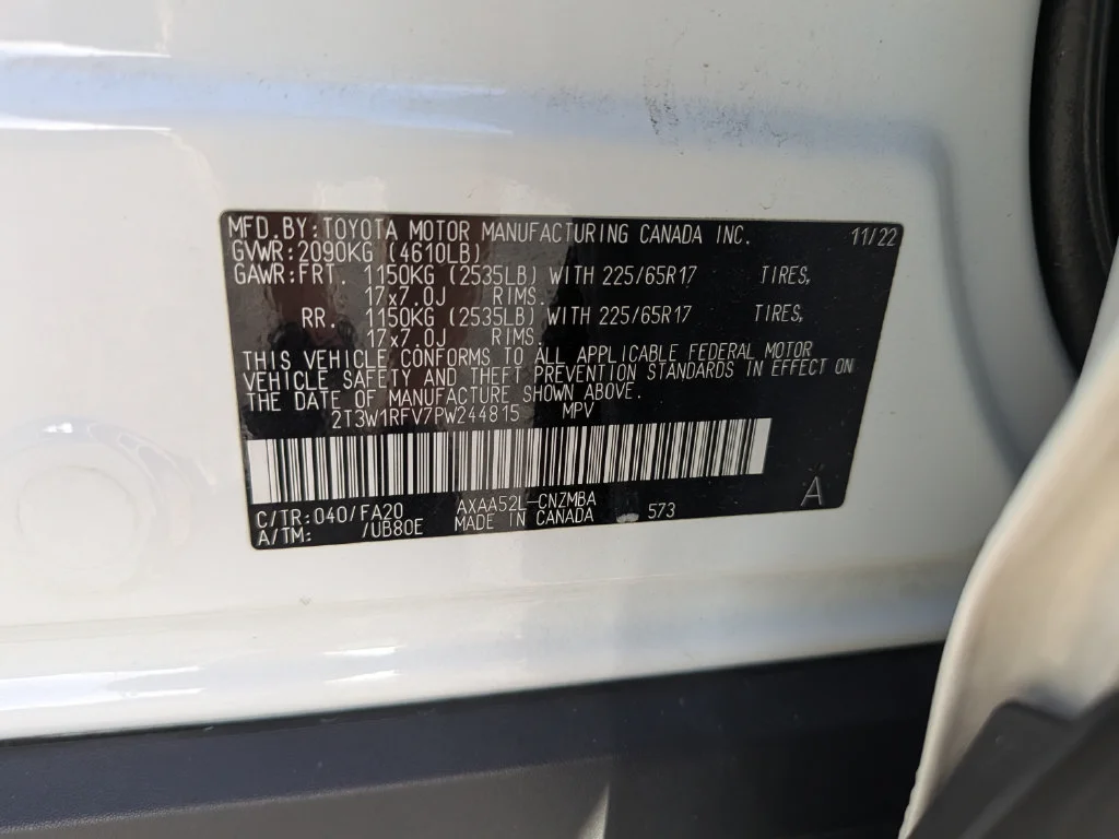 Used 2023 White Toyota XLE image 36