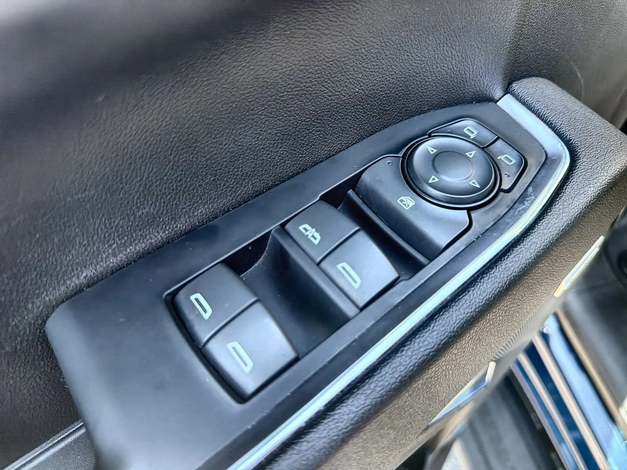 Used 2023 Northsky Blue Metallic Chevrolet RST image 19