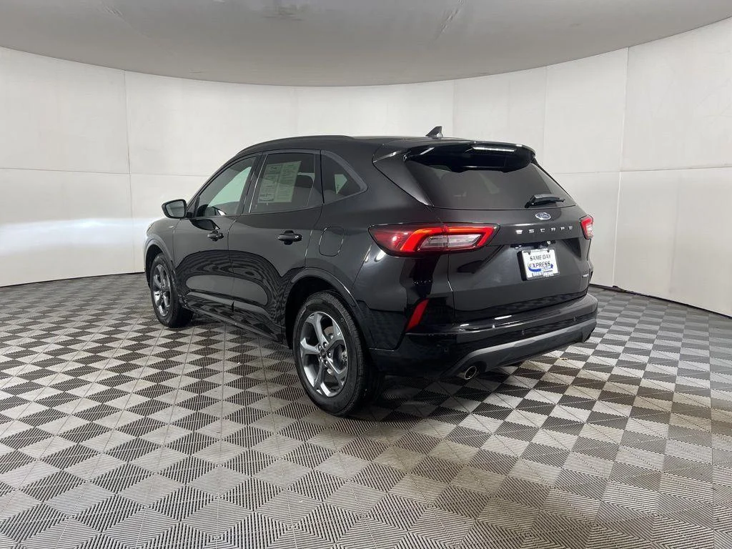 Used 2023 Black Metallic Ford ST-Line image 7