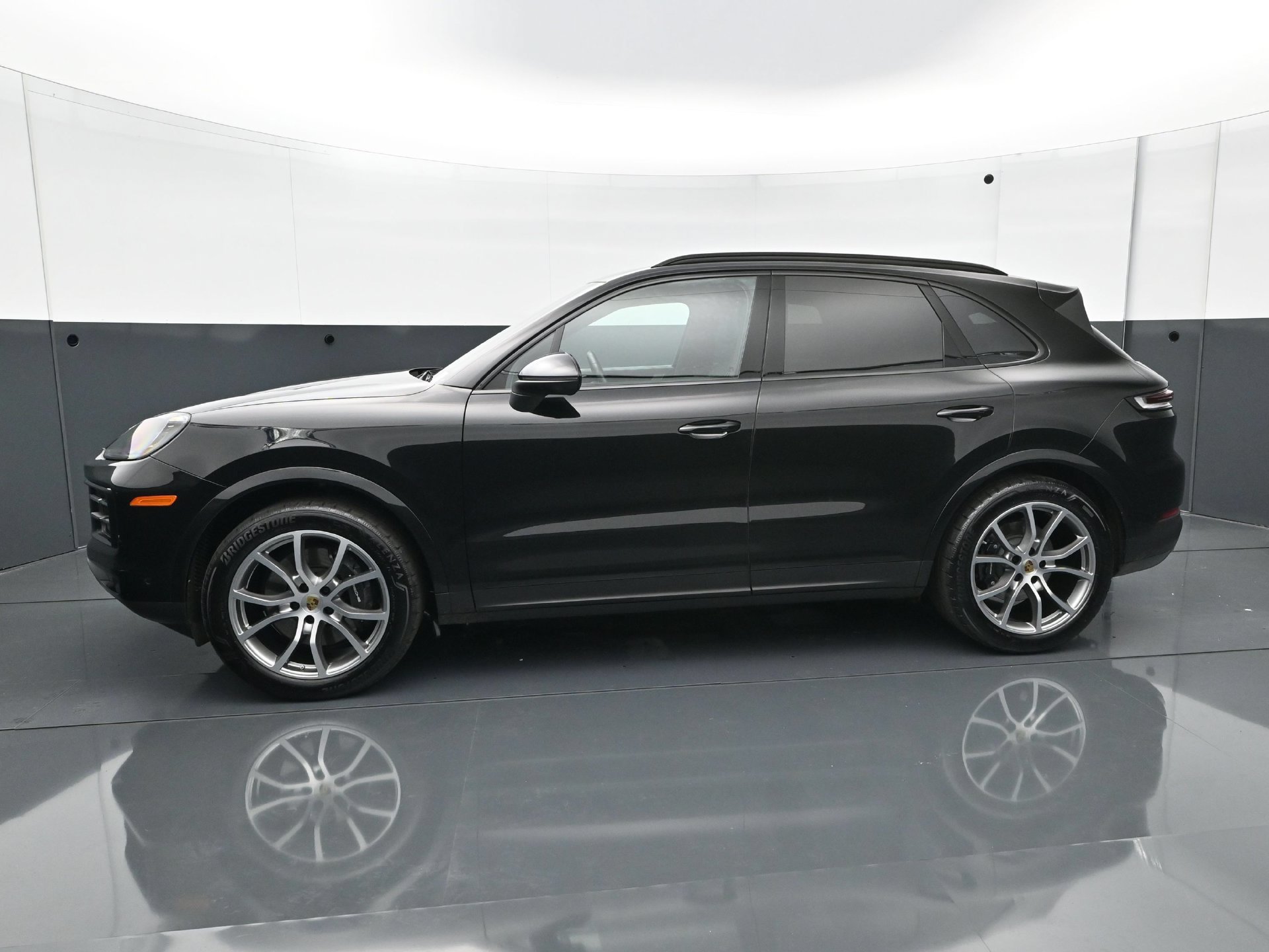 Used 2024 Porsche Cayenne Base with VIN WP1AA2AY1RDA07822 for sale in Minneapolis, Minnesota