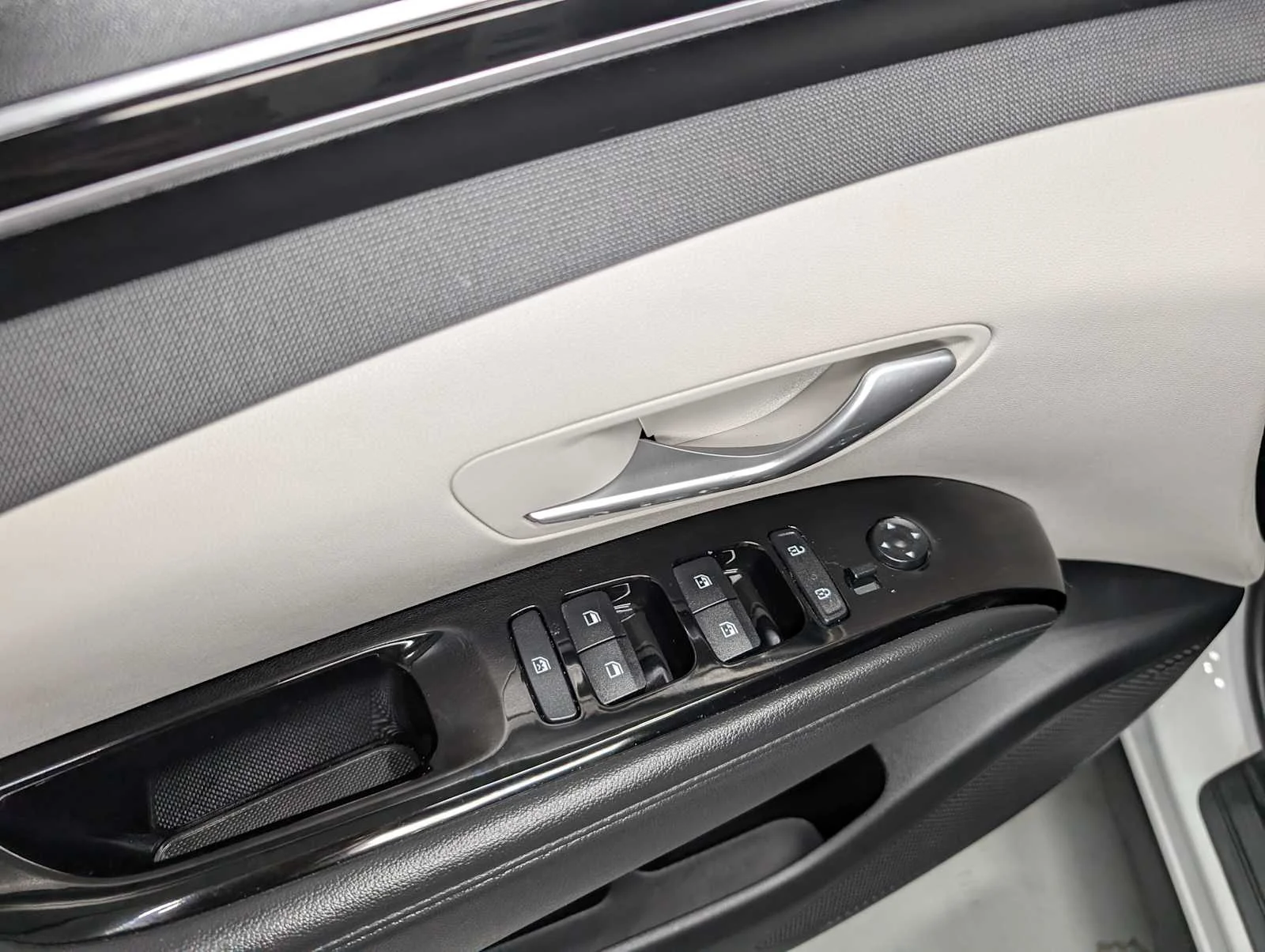 Used 2023 Serenity White Pearl Hyundai Limited image 39