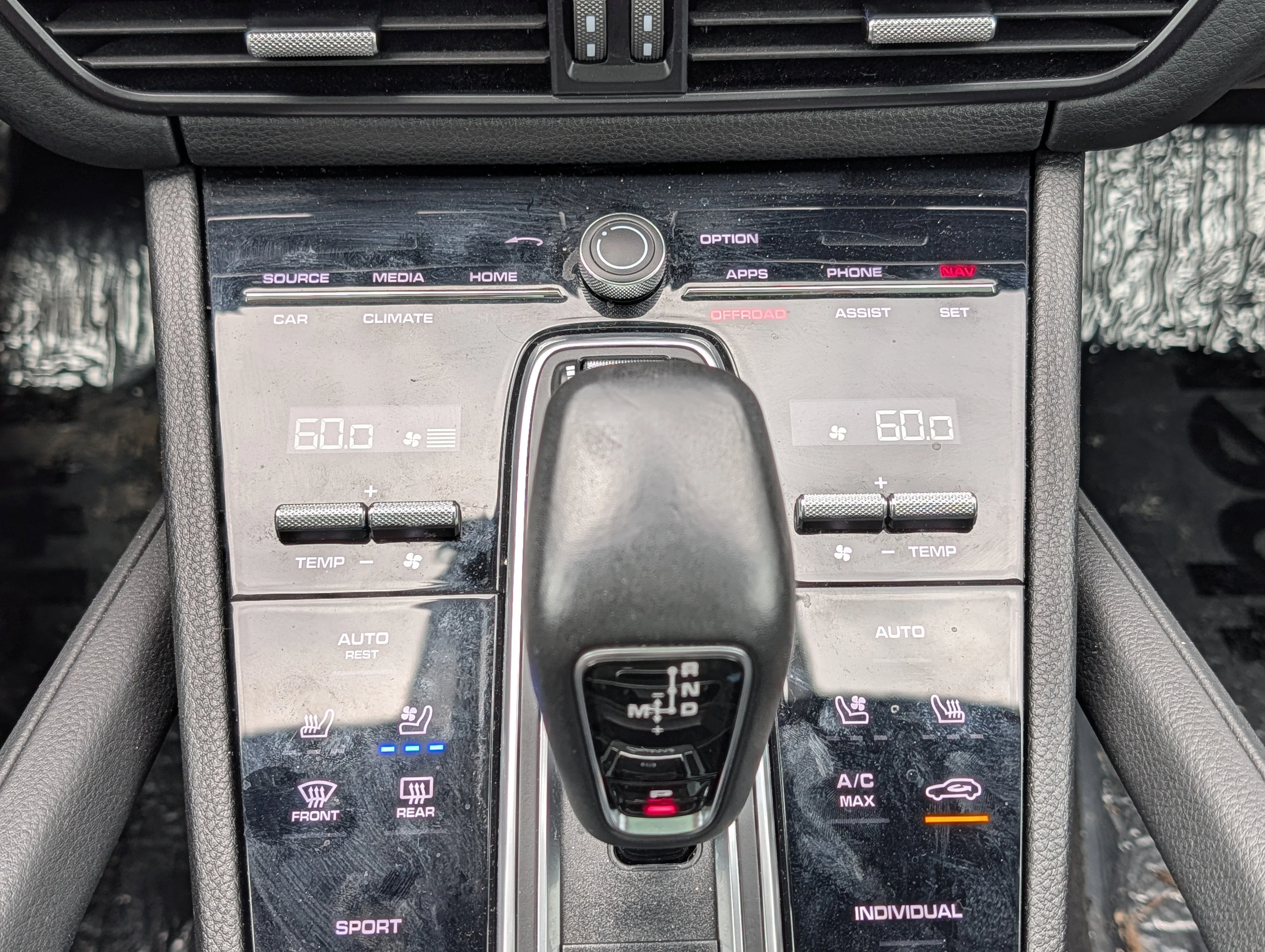 2022 Porsche Cayenne Platinum Edition - Photo 24