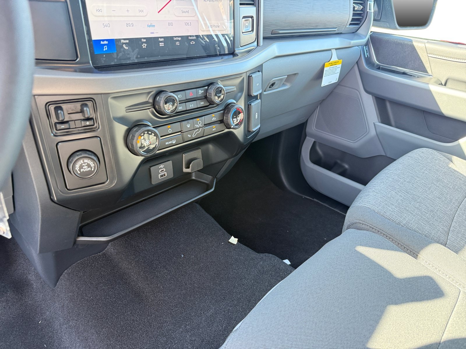 New 2026 Oxford White Ford XLT image 13