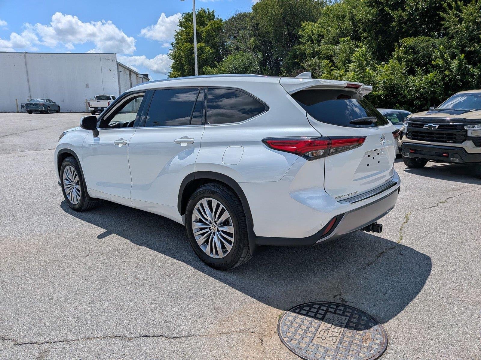 Used 2022 Wind Chill Pearl Toyota Platinum image 3