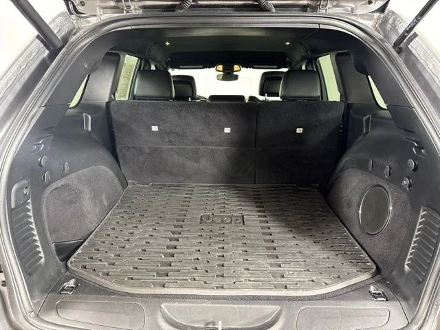 Used 2020 Billet Silver Metallic Jeep Laredo image 21