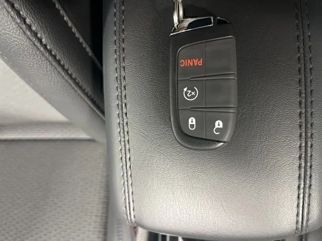 New 2026 Hydro Blue Pearlcoat Jeep Latitude image 17