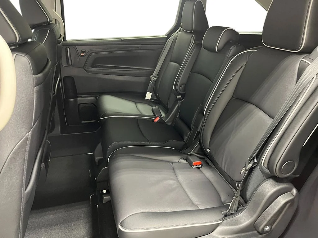 New 2026 Platinum White Pearl Honda Touring image 23