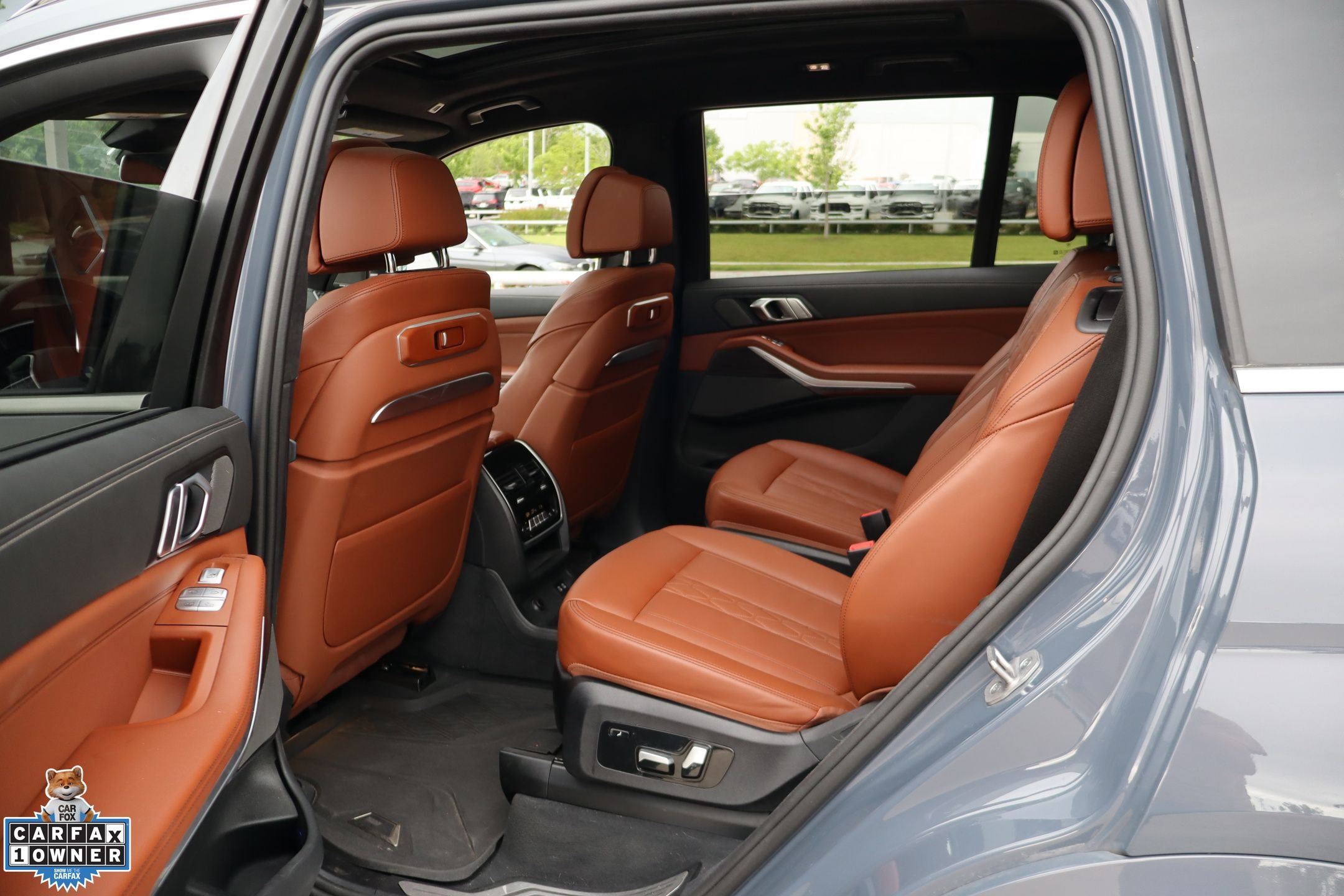 Used 2024  BMW xDrive40i image 27