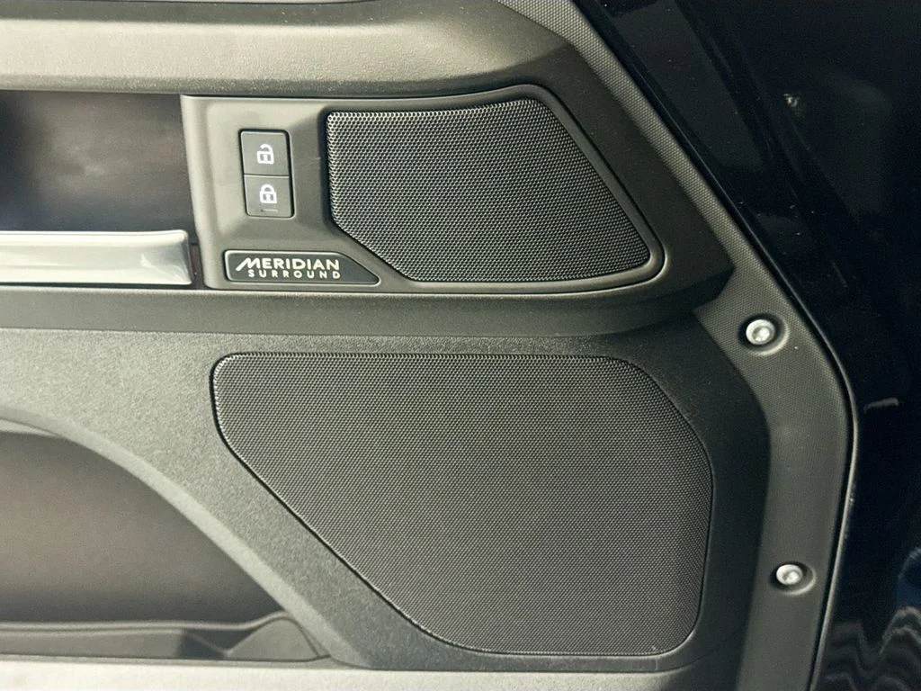 2026 Land Rover Defender V8 - Photo 18