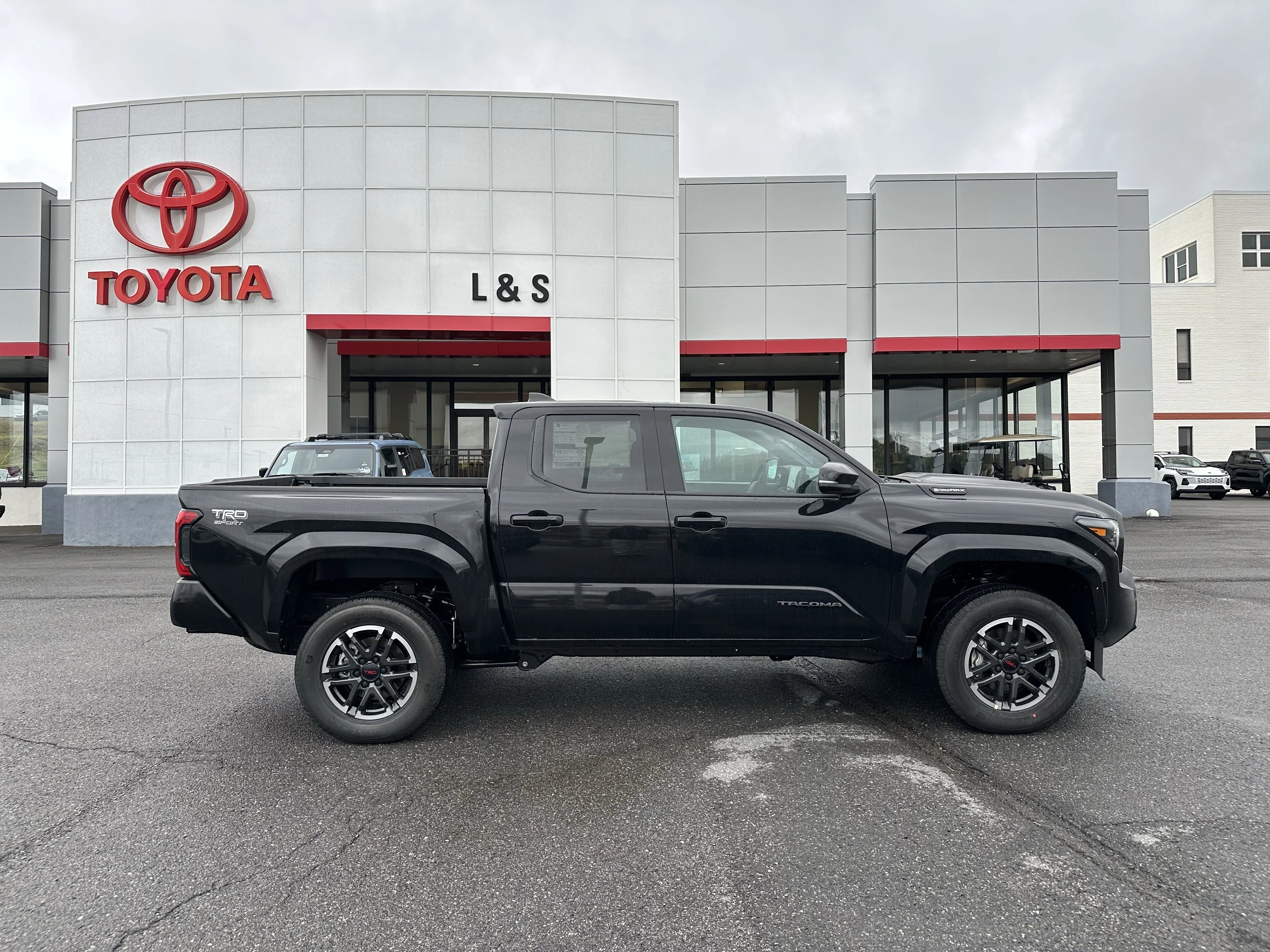 2026 Toyota Tacoma TRD Sport - Photo 2