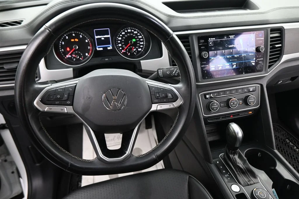 Used 2021 White Volkswagen 3.6L V6 SE w/Technology image 39