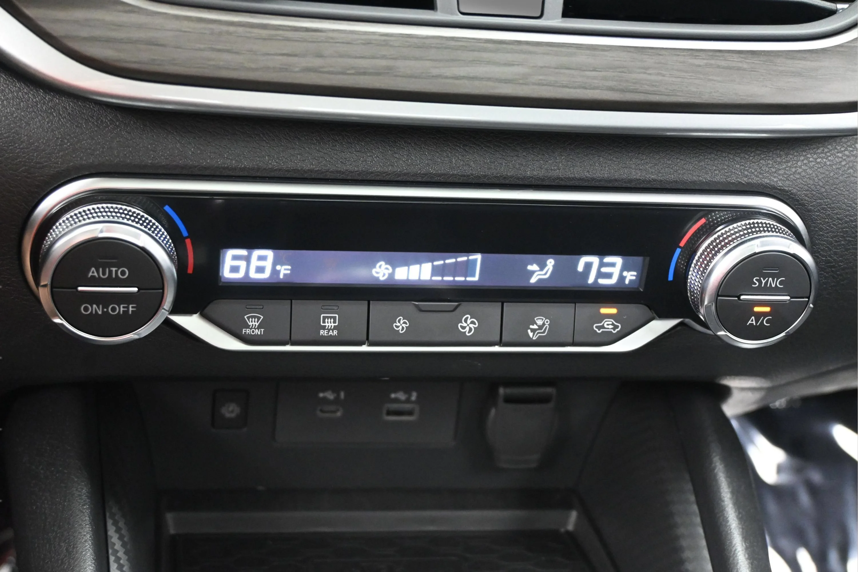 Certified Used 2025 Pearl White Tricoat Nissan SV image 18