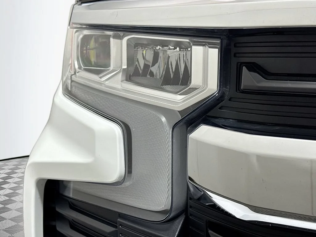 Used 2024 Summit White Chevrolet LT image 22