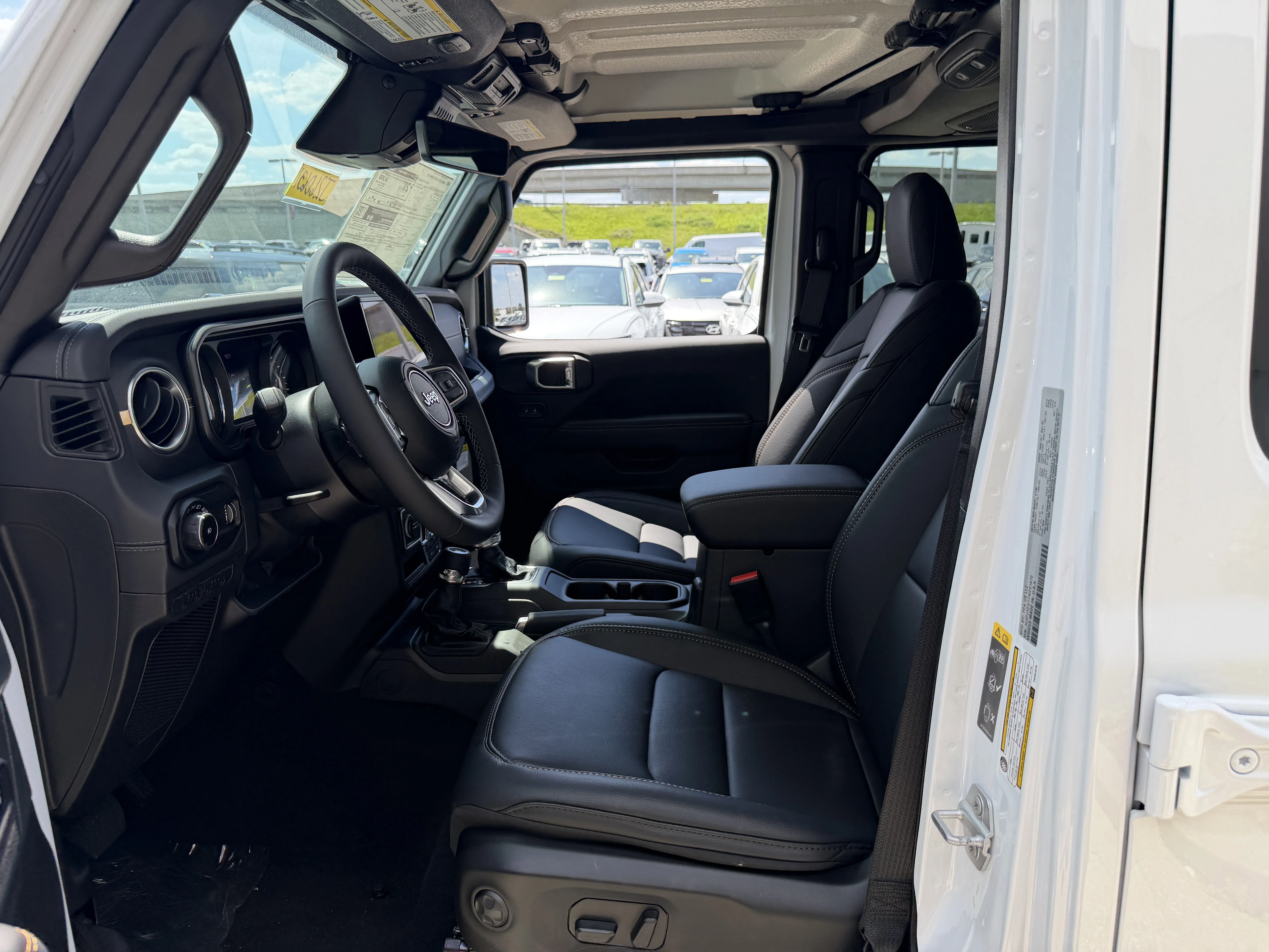 New 2026 Bright White Clear-Coat Exterior Paint Jeep Sahara image 32