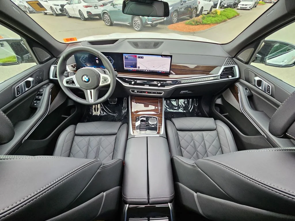 Certified Used 2026 White BMW M60i image 27