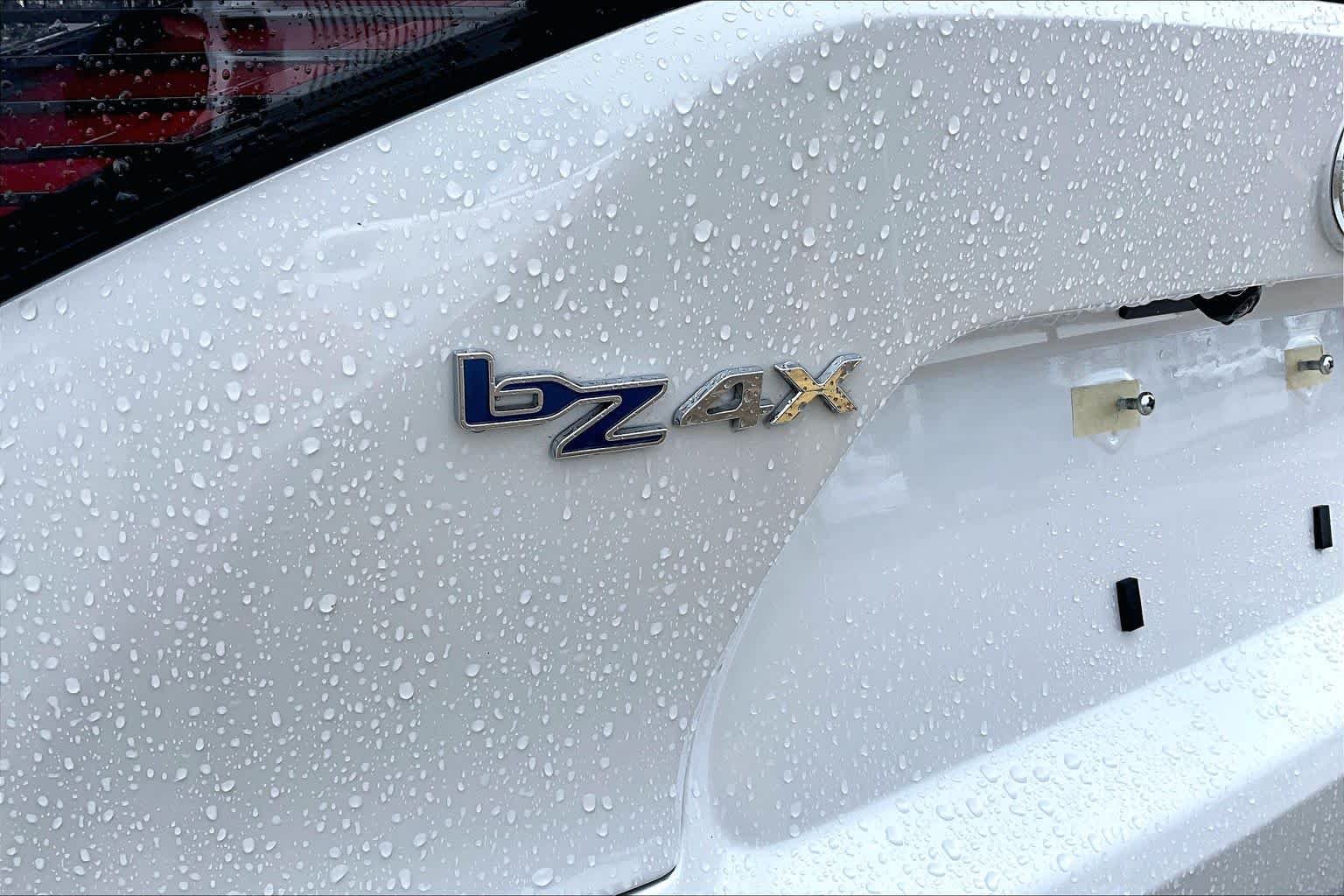 Used 2024 Wind Chill Pearl Toyota XLE image 9