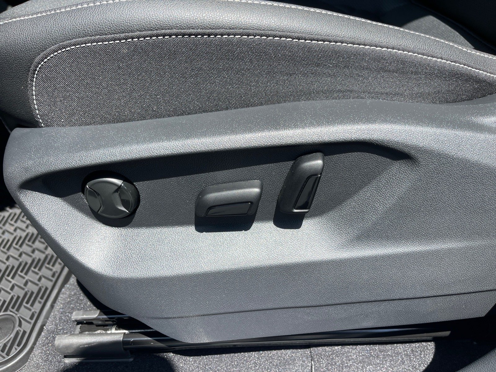 New 2026 Pure Gray Volkswagen SE image 9