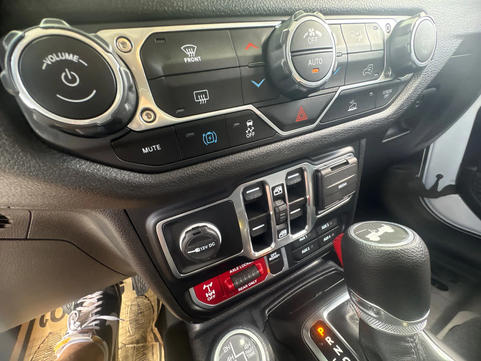 Used 2024 Bright White Clearcoat Jeep Willys image 27