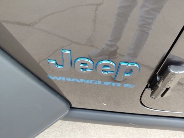Used 2025 Crystal Metallic Jeep Willys 4xe image 27