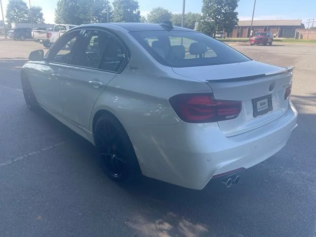 Used 2018 White BMW 330e iPerformance image 3