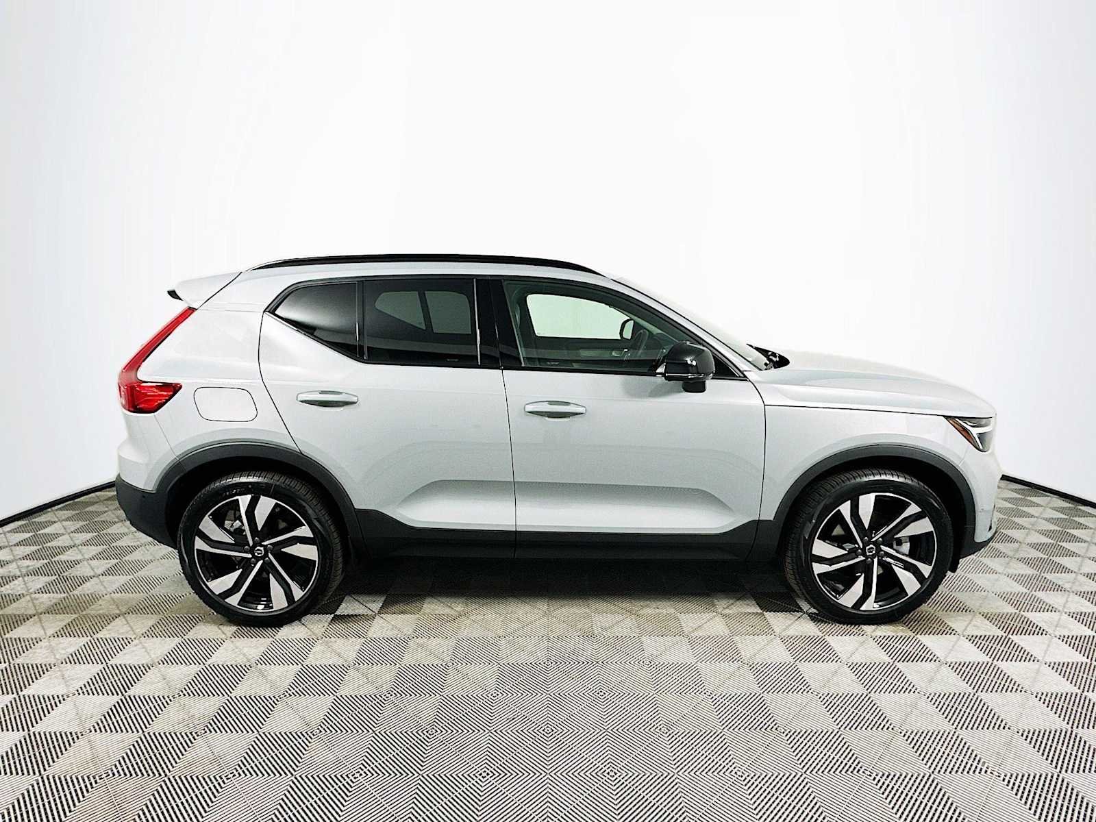 Certified Used 2025 Vapour Grey Volvo Ultra image 8