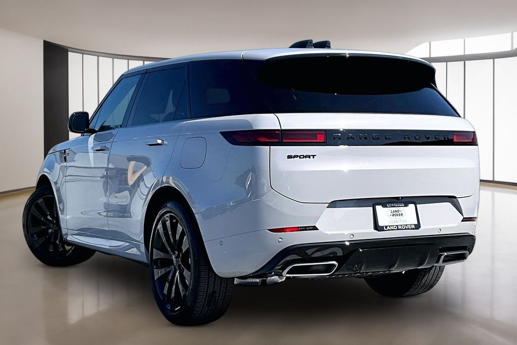 New 2026 BORASCO GREY Land Rover Dynamic SE image 3