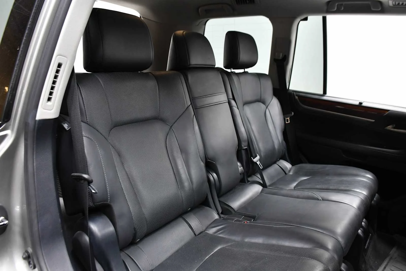 Used 2019 Atomic Silver Lexus  image 25