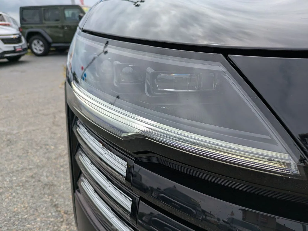 Used 2025 Super Black Nissan SR image 11