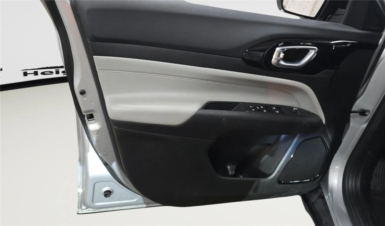 2025 Jeep Compass Limited - Photo 11