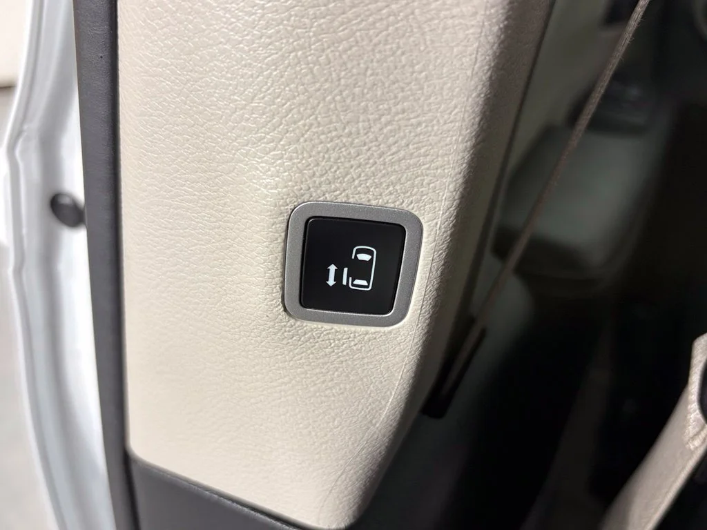 Used 2023 White Chrysler LX image 33