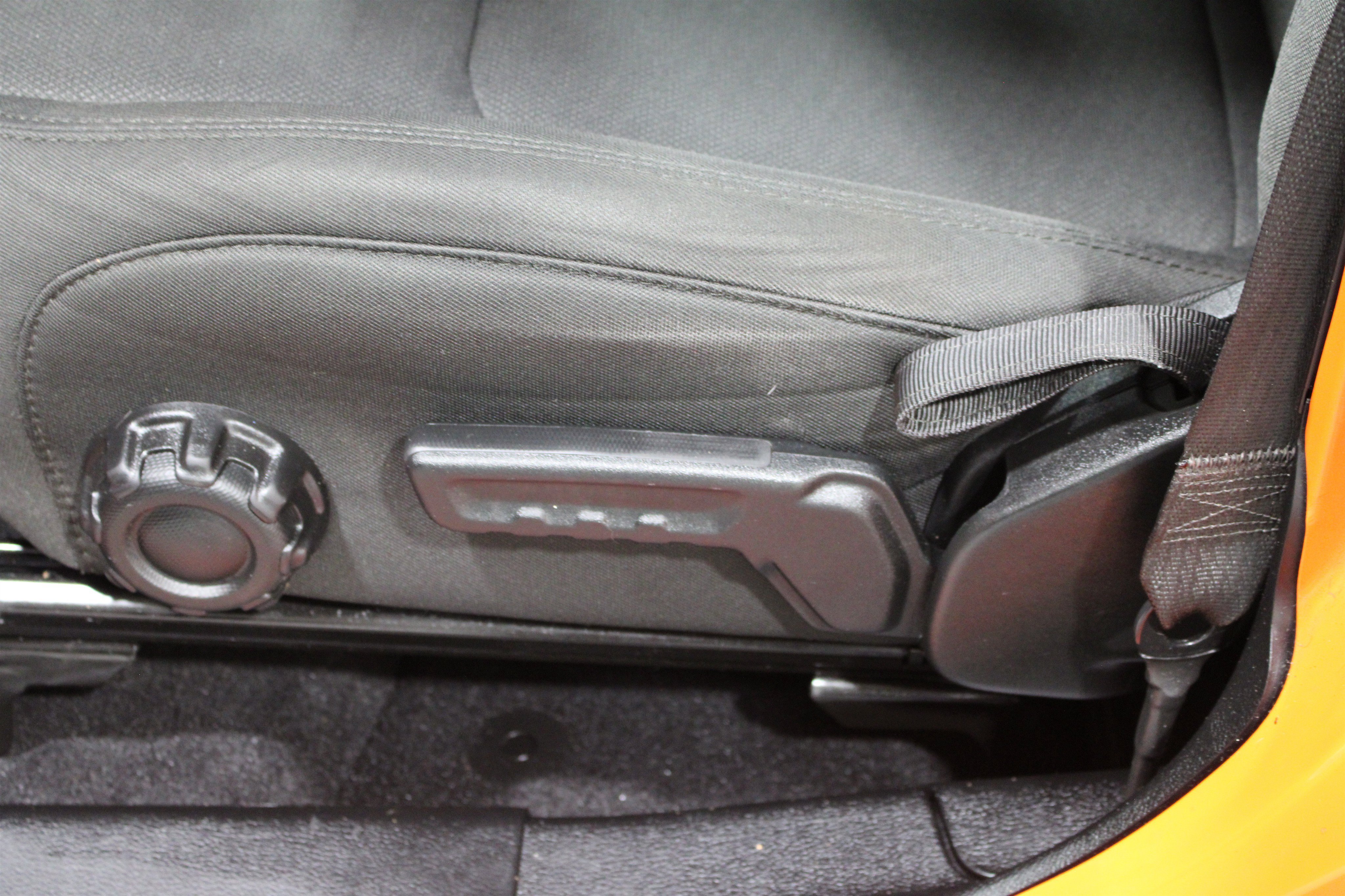 Used 2018 Punkn Metallic Clearcoat Jeep Sport image 3