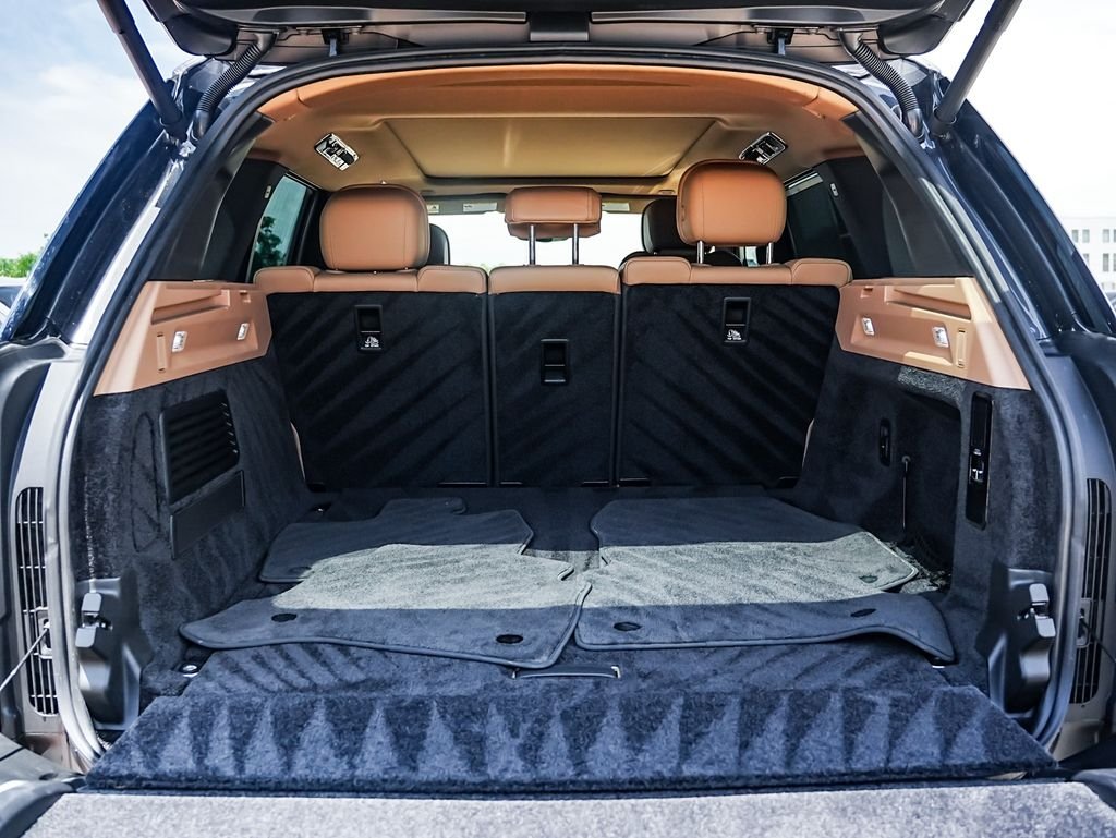 Used 2025 Gray Land Rover SE image 35