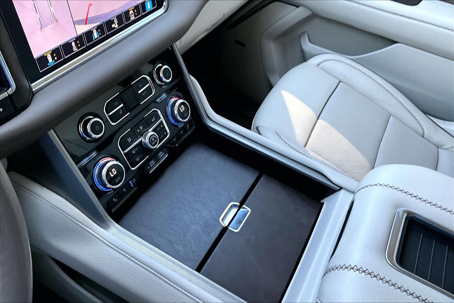 Used 2021 White Frost Tricoat GMC Denali image 16
