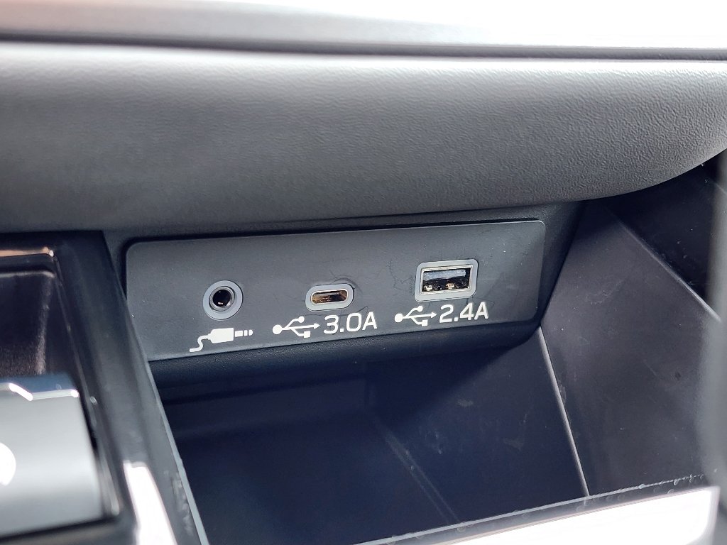 Used 2025 Ice Silver Metallic Subaru Onyx Edition image 13