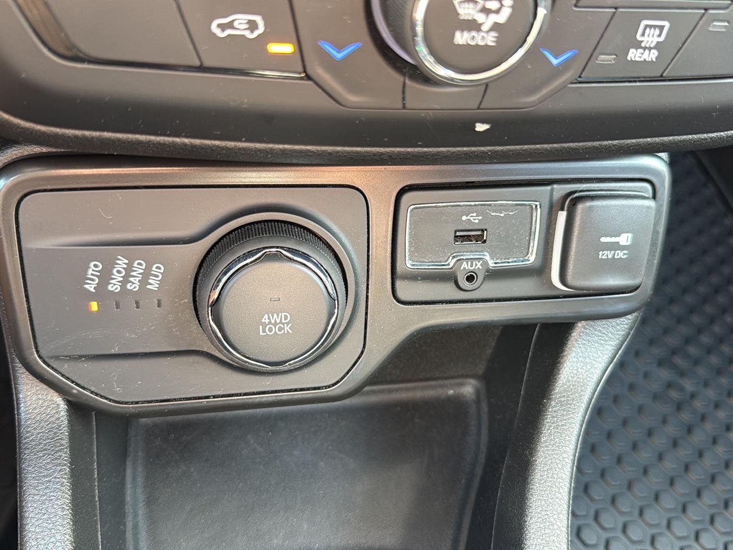 Used 2022 Black Clearcoat Jeep Latitude image 20