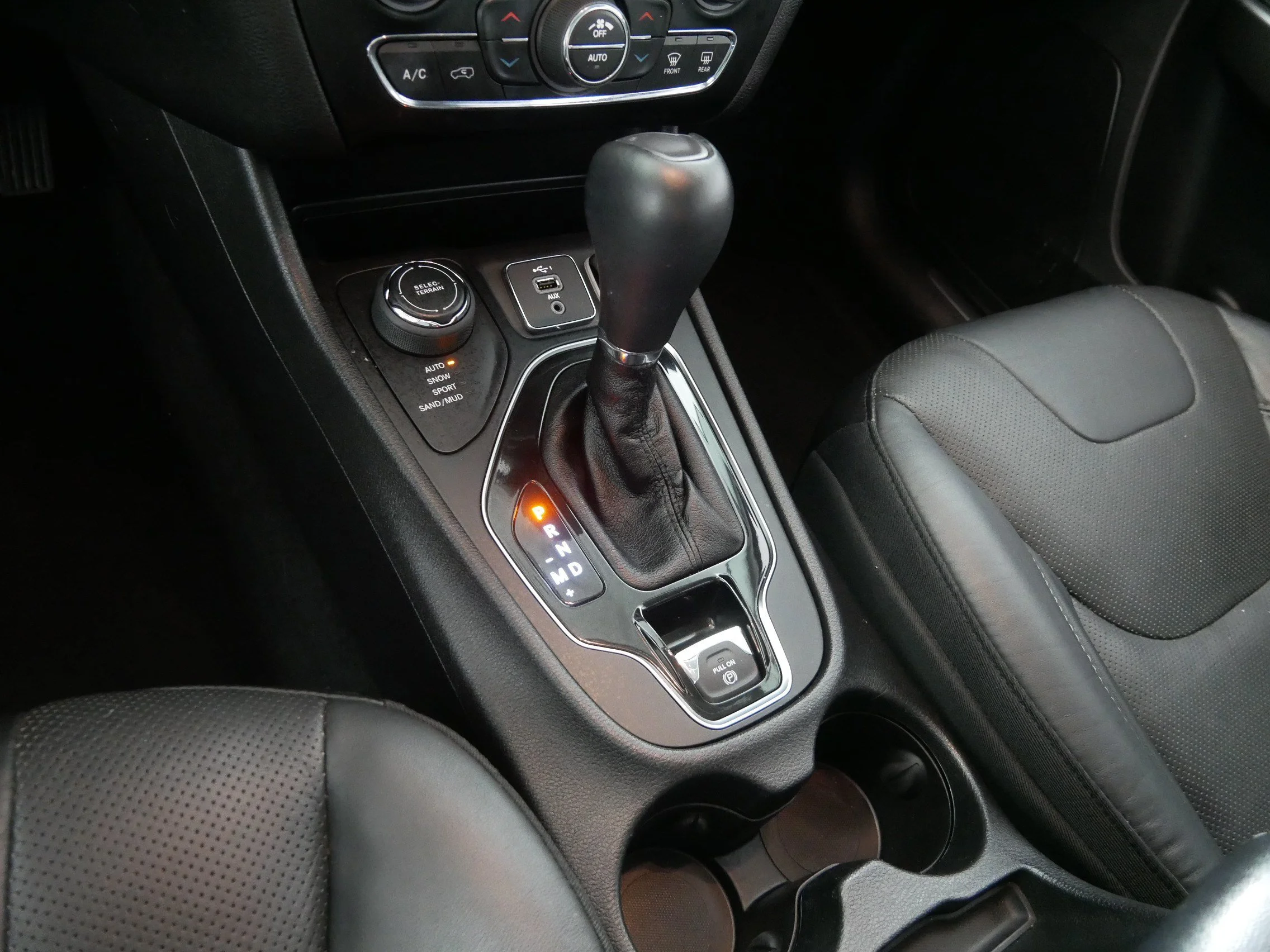 Used 2019 Bright White Clearcoat Jeep Limited image 24