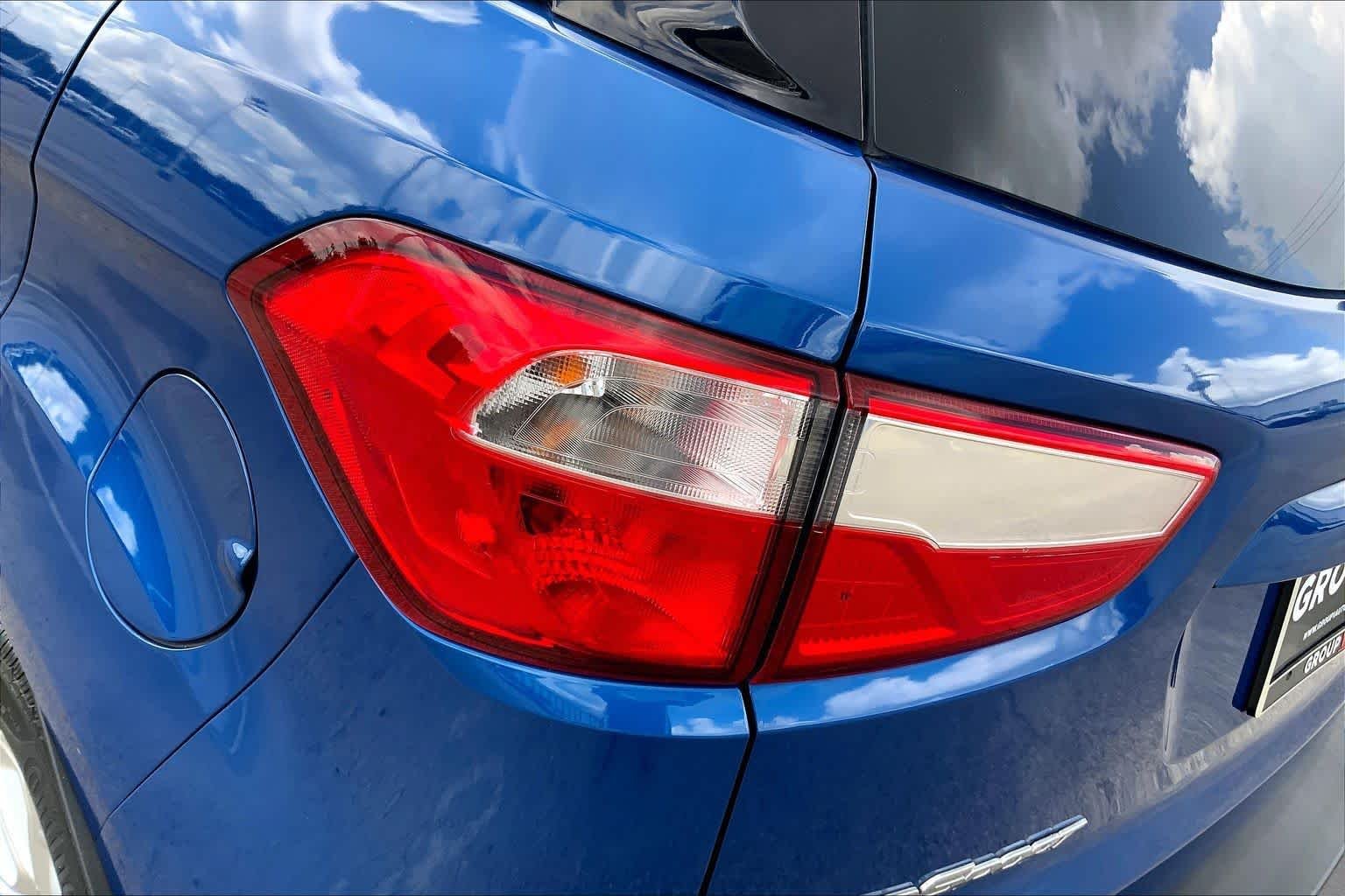 Used 2018 Lightning Blue Metallic Ford SE image 25