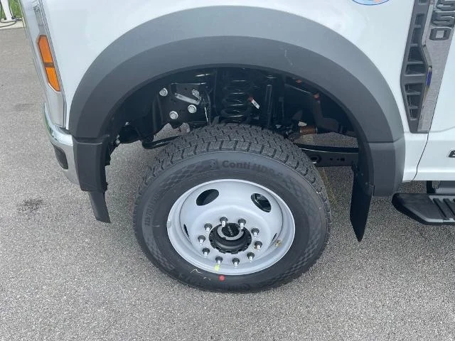 New 2026 Oxford White Ford F-550® XL image 38