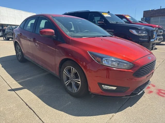 2018 Ford Focus Sedan SE's photo