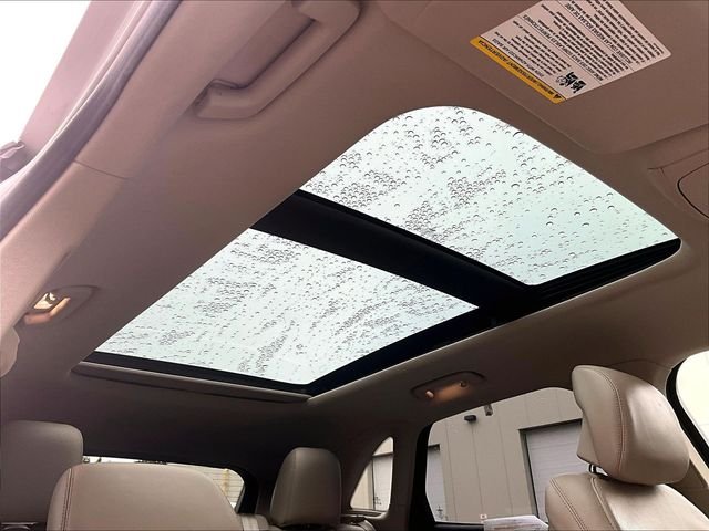 Used 2019 White Lincoln Reserve image 18