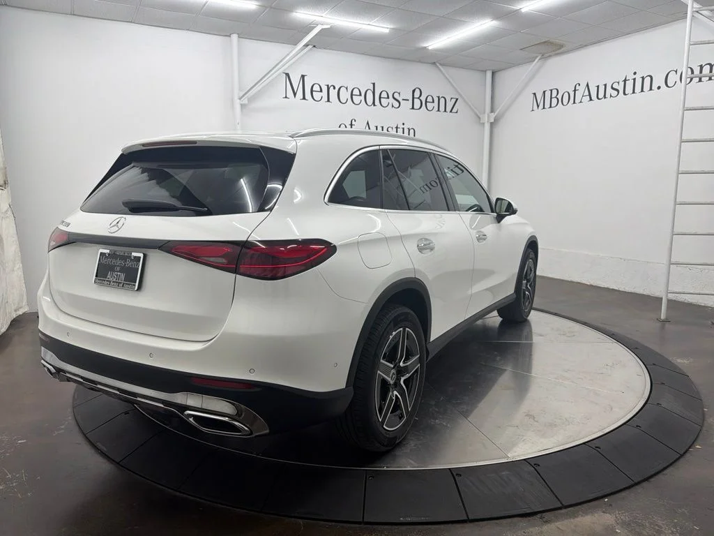 New 2027 White Mercedes-Benz GLC 300 image 7