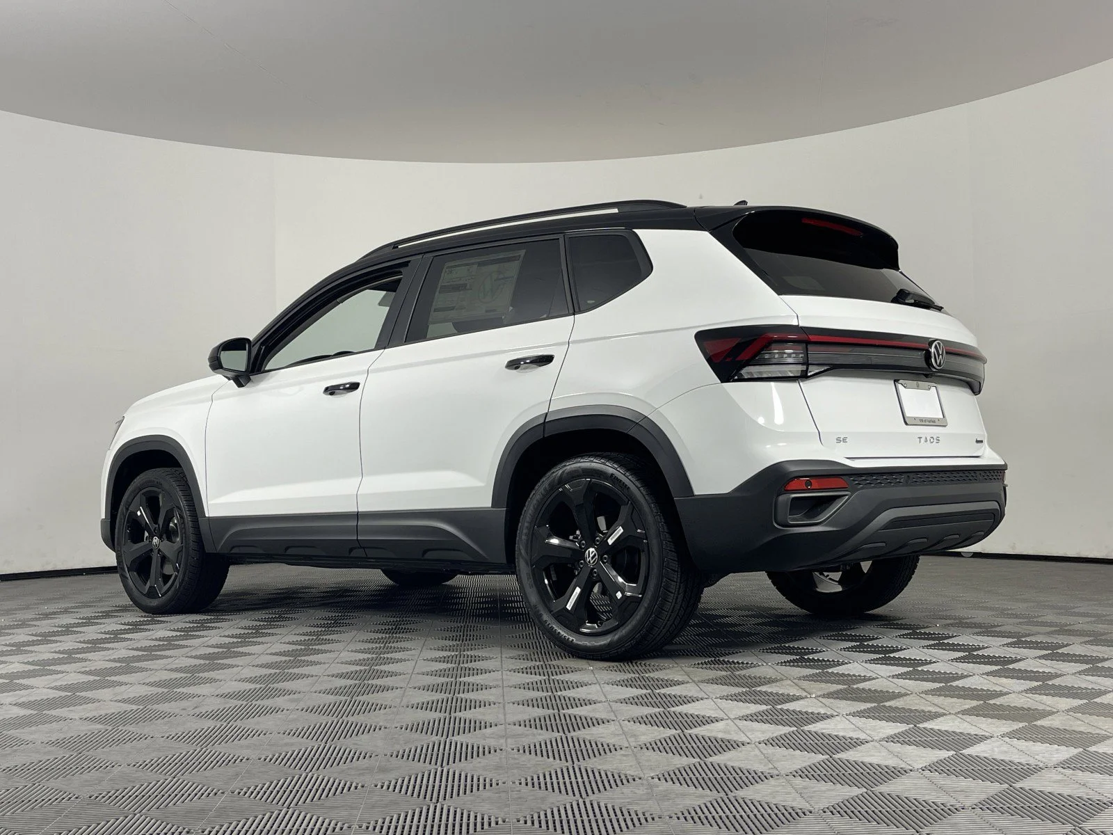 2025 Volkswagen Taos SE Black - Photo 11