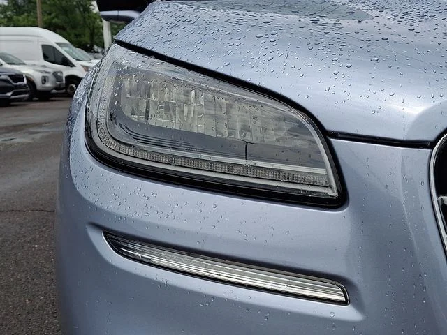Used 2022 Blue Metallic Lincoln Standard image 9