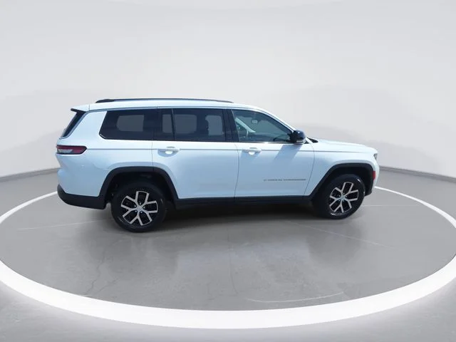 Used 2023 White Jeep Limited image 9