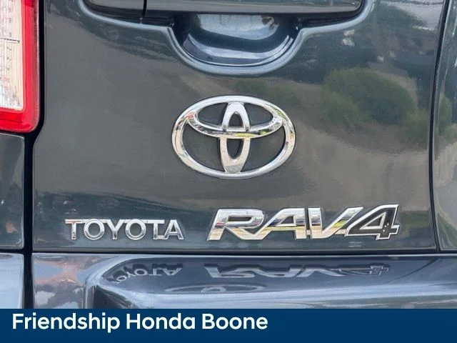 Used 2010 Green Toyota Base image 10