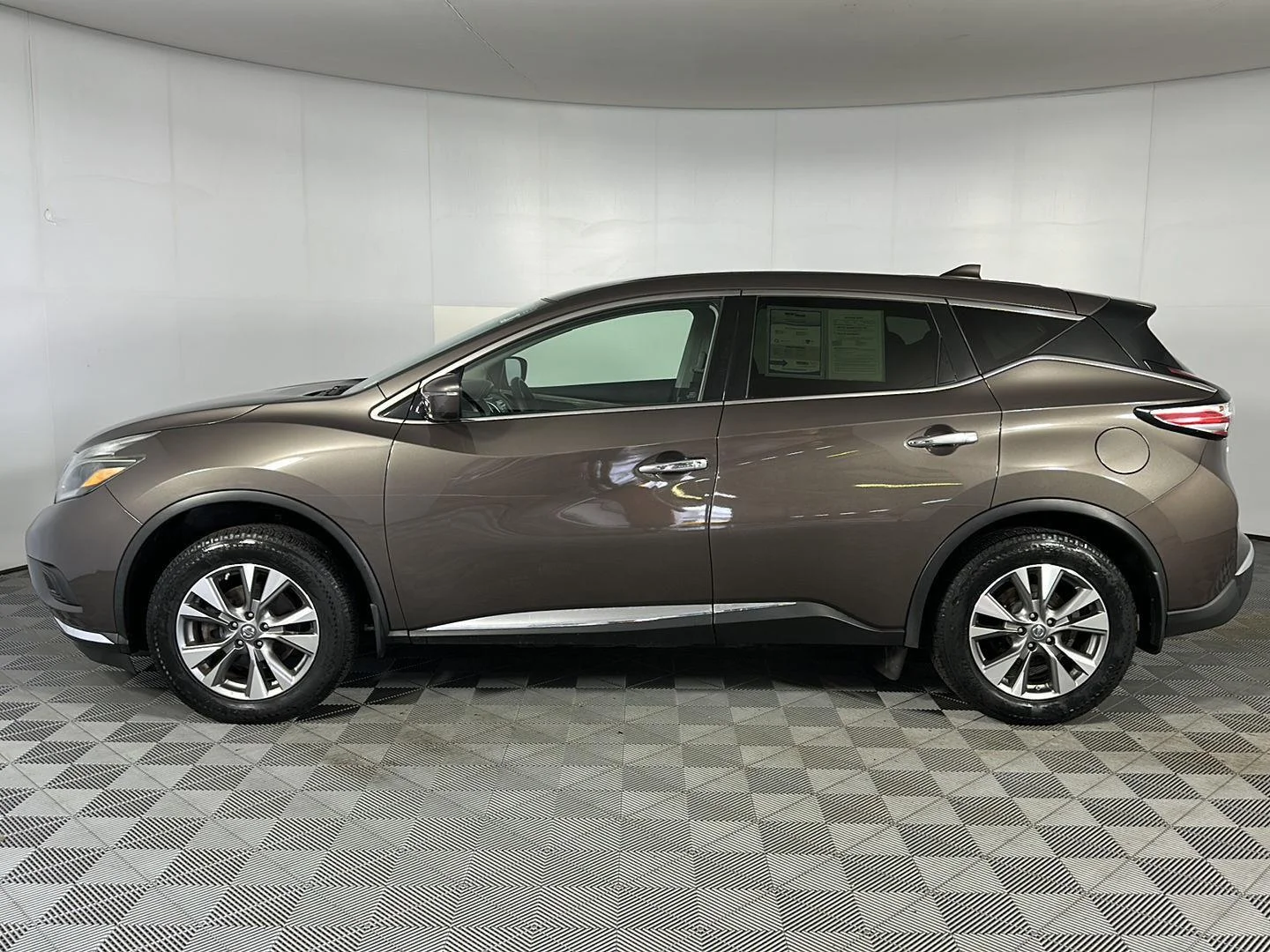 Used 2018 Java Metallic Nissan S image 16