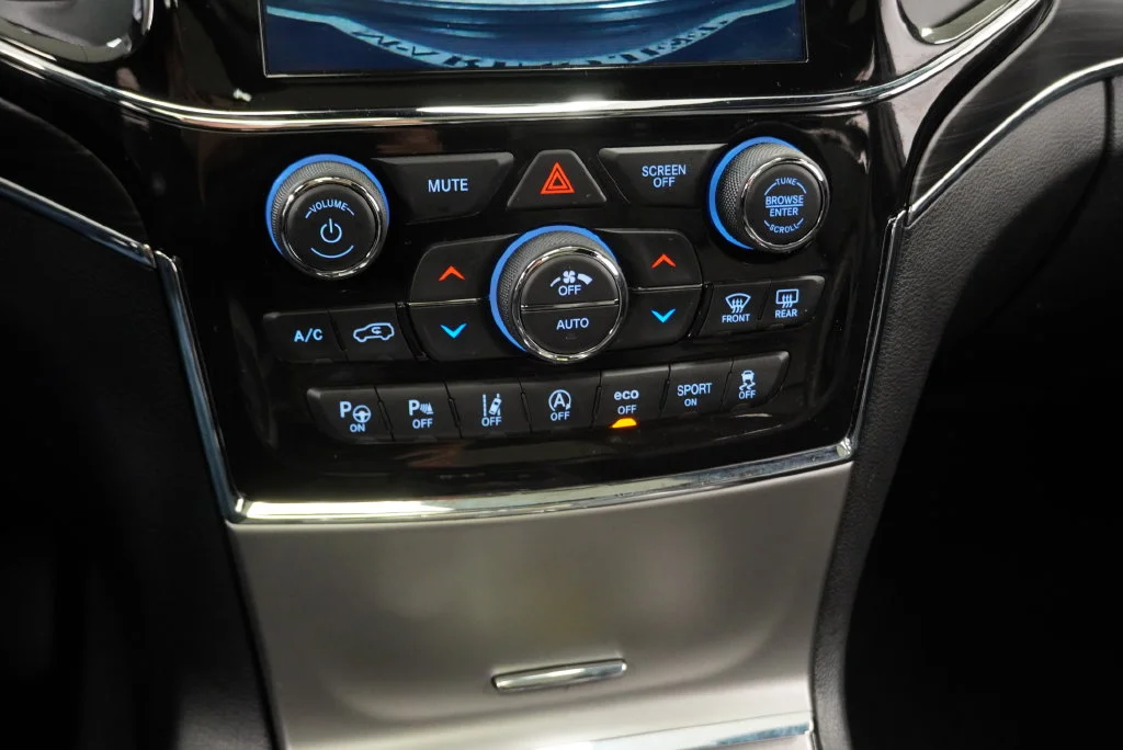 Certified Used 2021 Gray Jeep Limited image 30